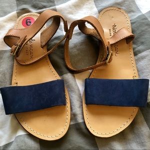 NWOT Niccolo Vacari sandals size 6.